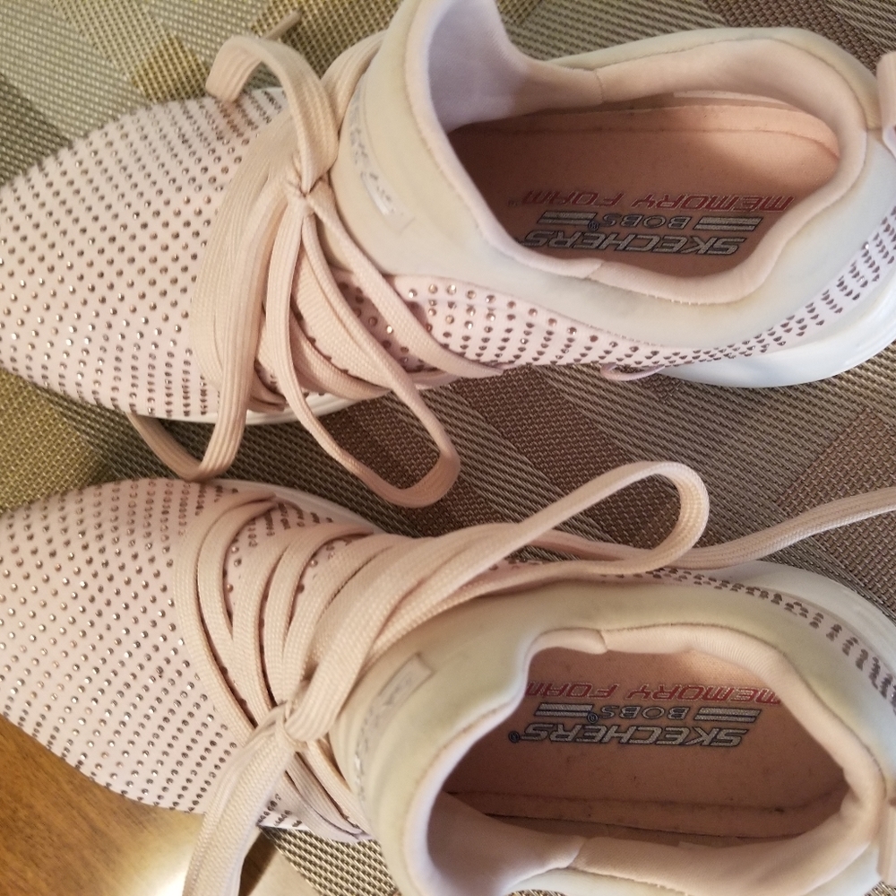 Skechers Size 7 Bling Tennis Shoe
